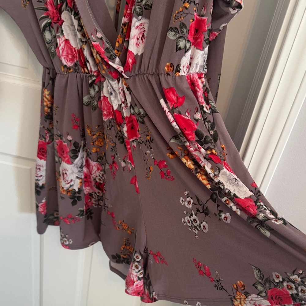 Floral V-Neck Jumpsuit - Picture 2 of 4
